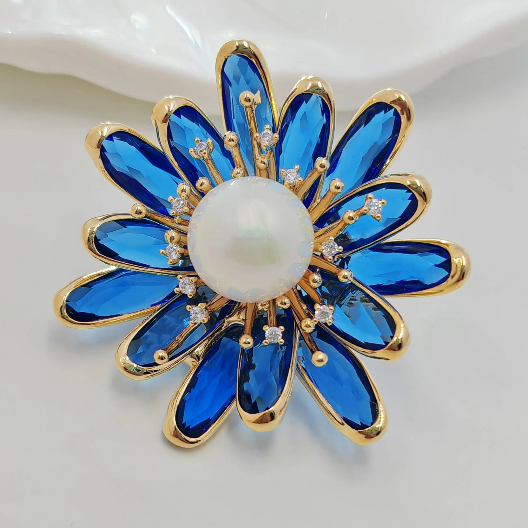 Pretty Imitated Pearl and Blue Crystal Flower Brooch Pin Gift Jewelry