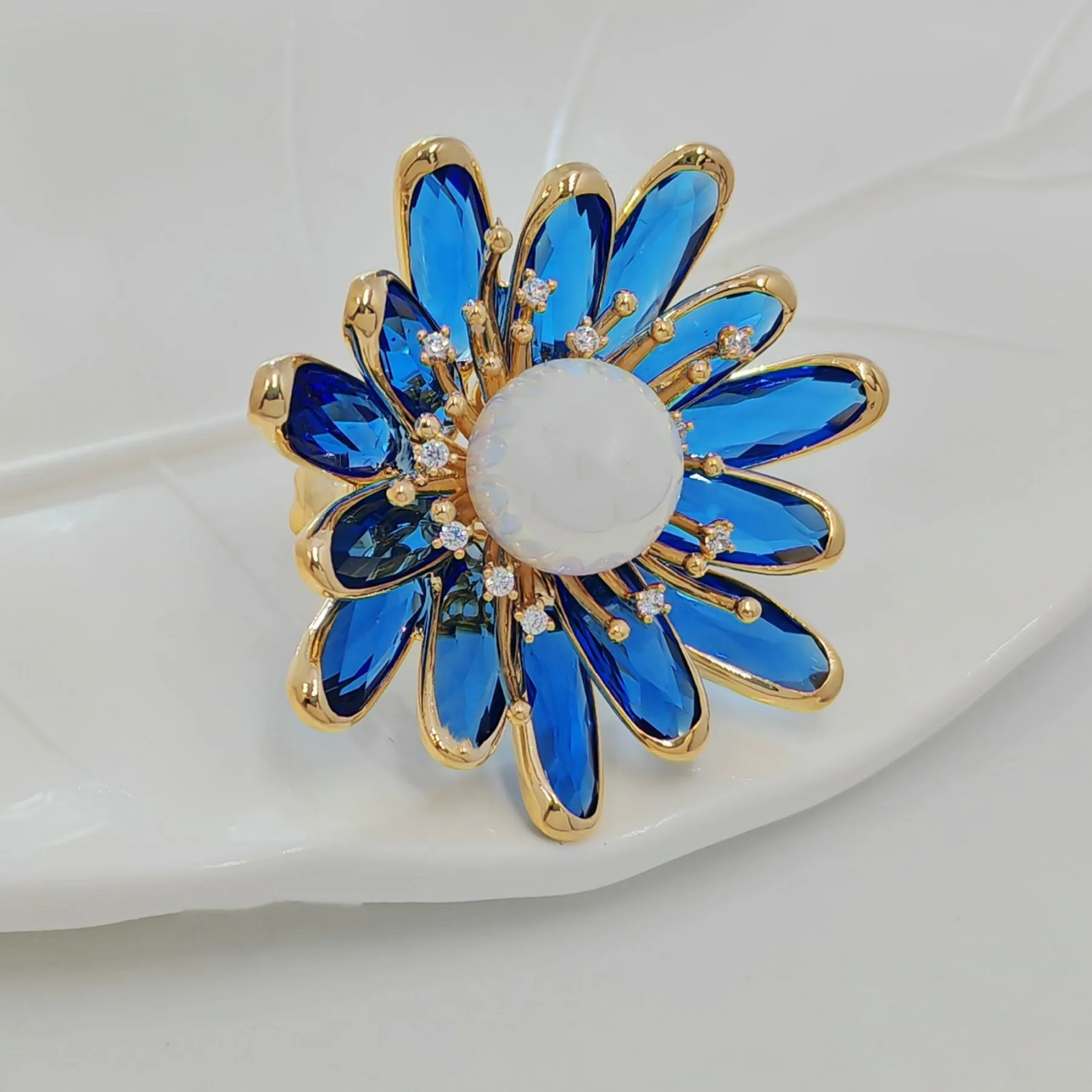 Pretty Imitated Pearl and Blue Crystal Flower Brooch Pin Gift Jewelry