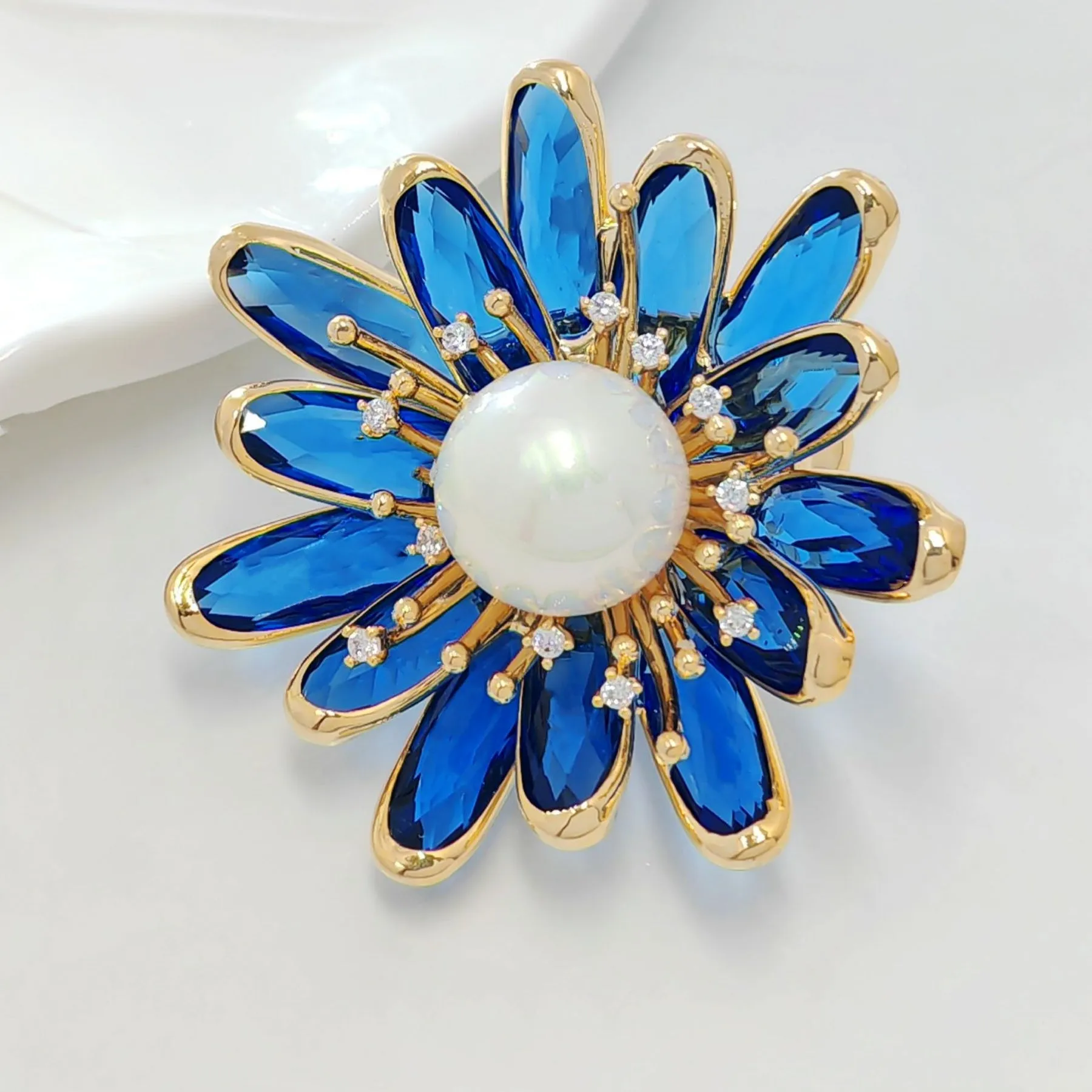 Pretty Imitated Pearl and Blue Crystal Flower Brooch Pin Gift Jewelry