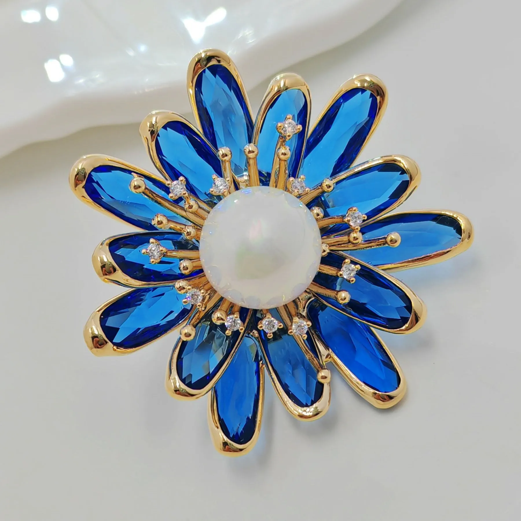 Pretty Imitated Pearl and Blue Crystal Flower Brooch Pin Gift Jewelry