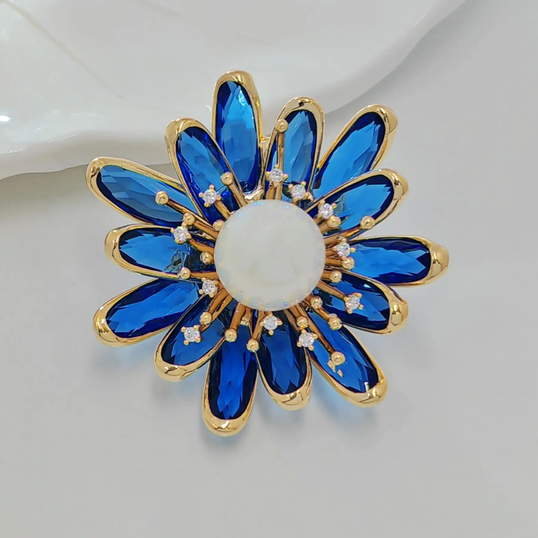 Pretty Imitated Pearl and Blue Crystal Flower Brooch Pin Gift Jewelry
