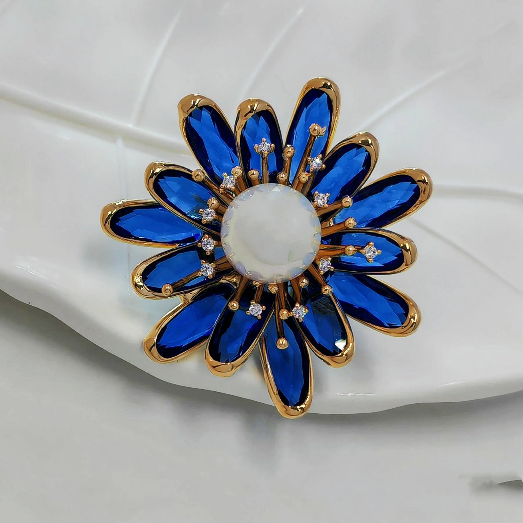 Pretty Imitated Pearl and Blue Crystal Flower Brooch Pin Gift Jewelry