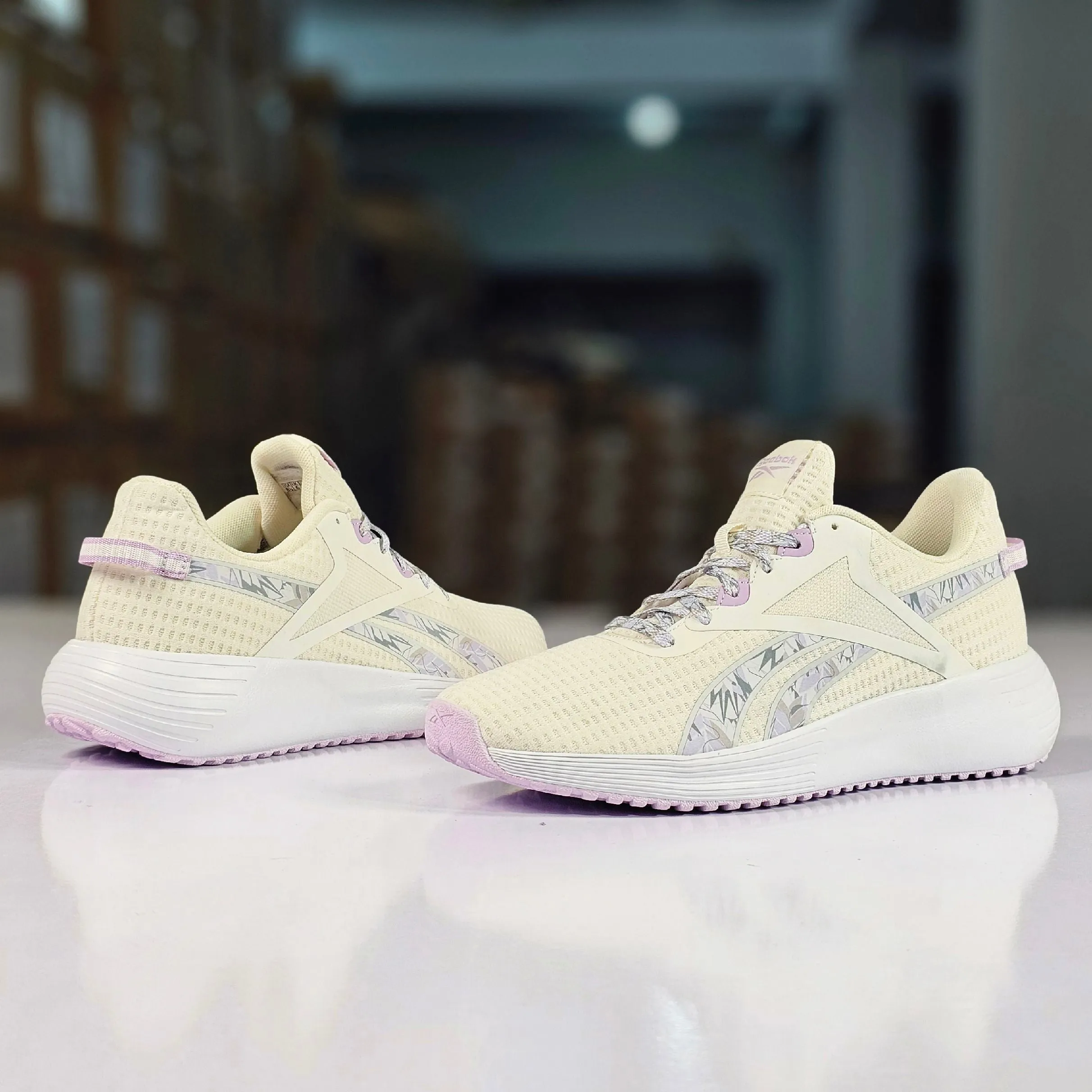 R10 - Women's Reebok Lite Plus 3