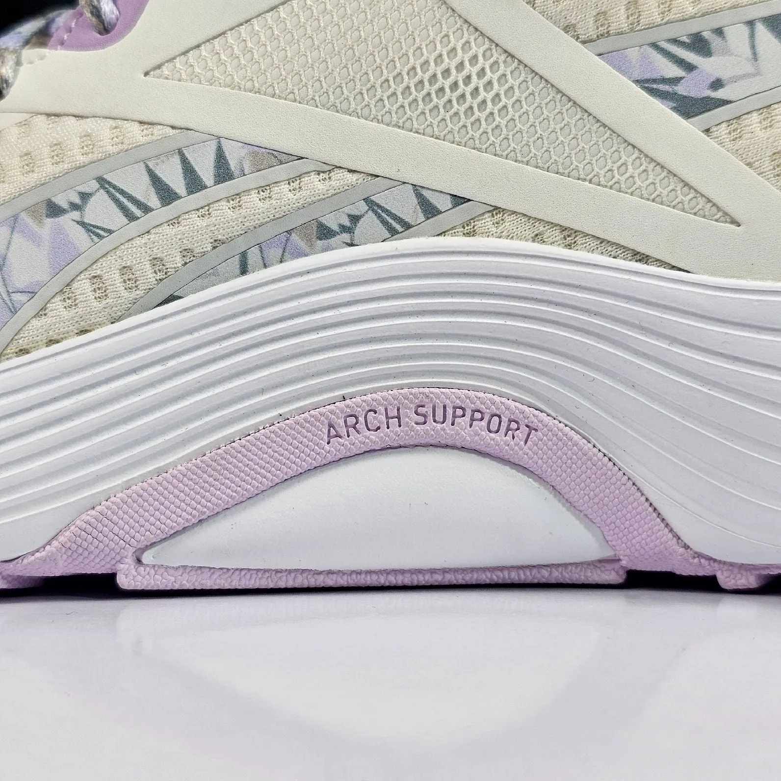 R10 - Women's Reebok Lite Plus 3