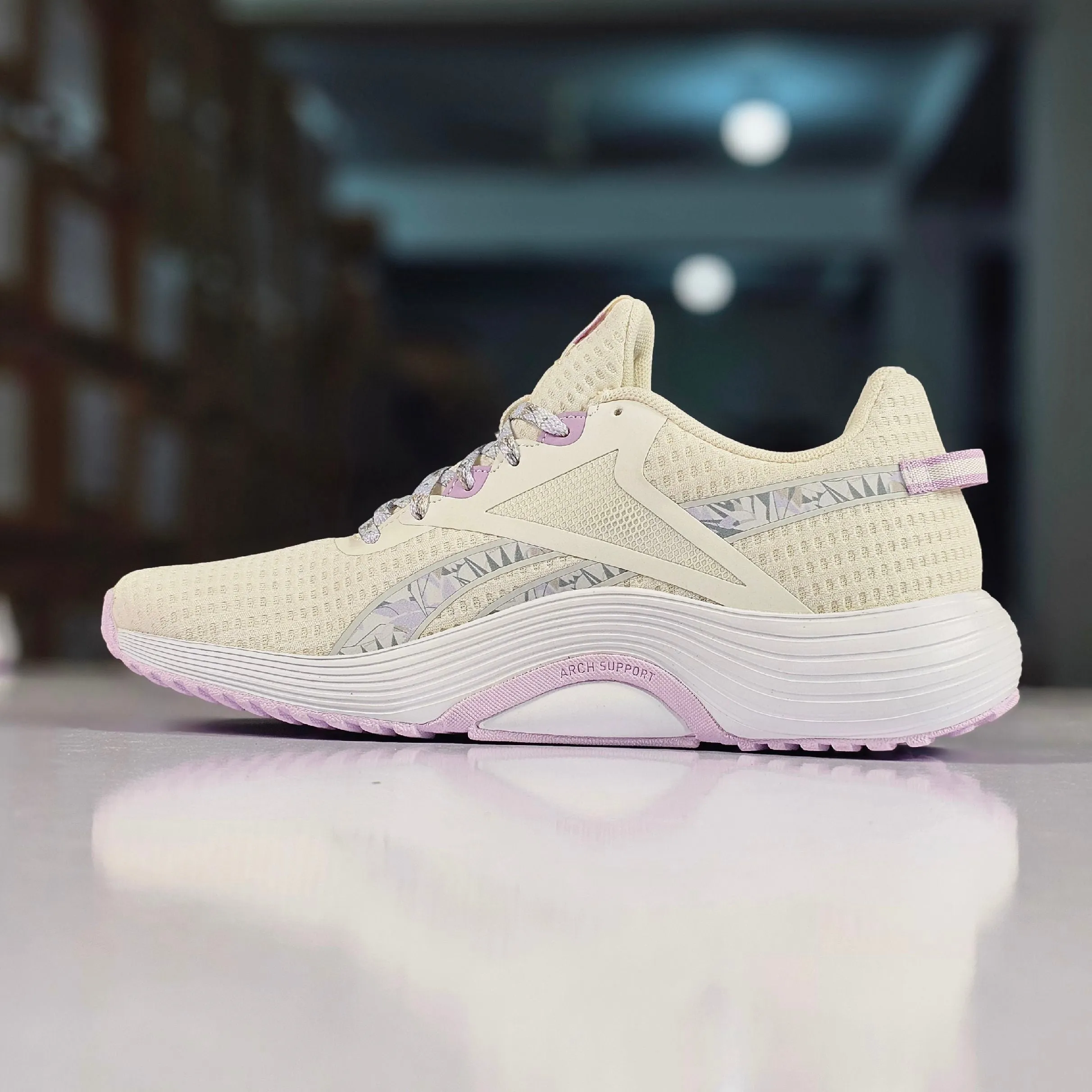 R10 - Women's Reebok Lite Plus 3