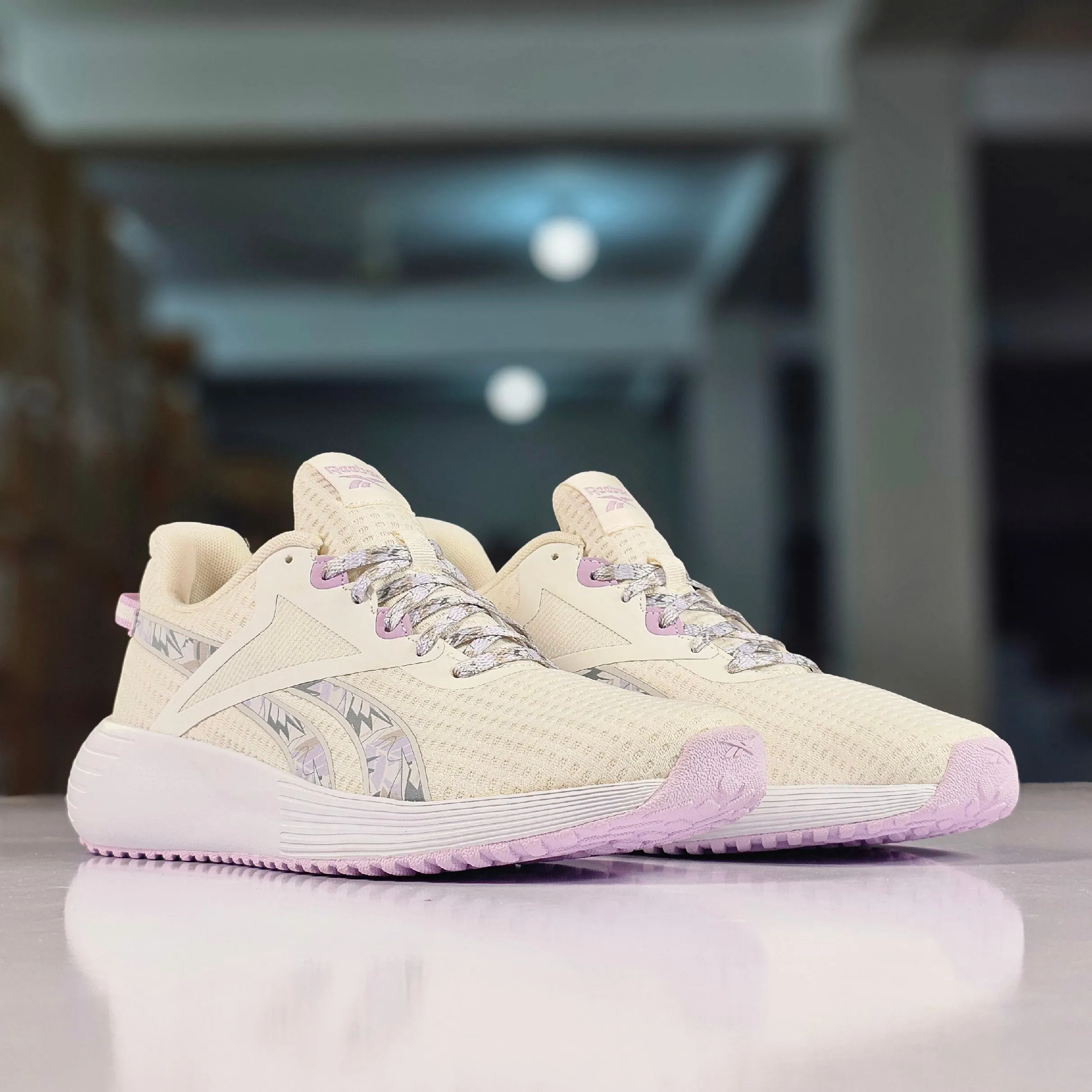 R10 - Women's Reebok Lite Plus 3
