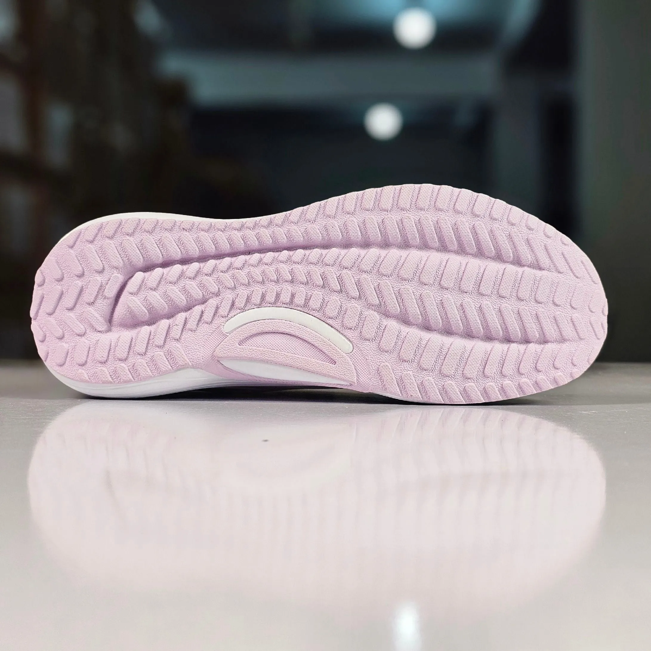 R10 - Women's Reebok Lite Plus 3