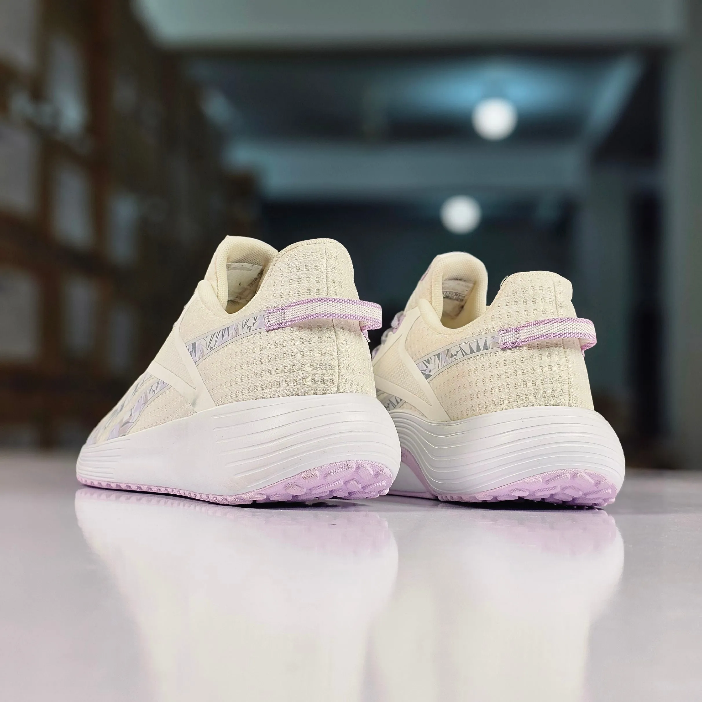 R10 - Women's Reebok Lite Plus 3