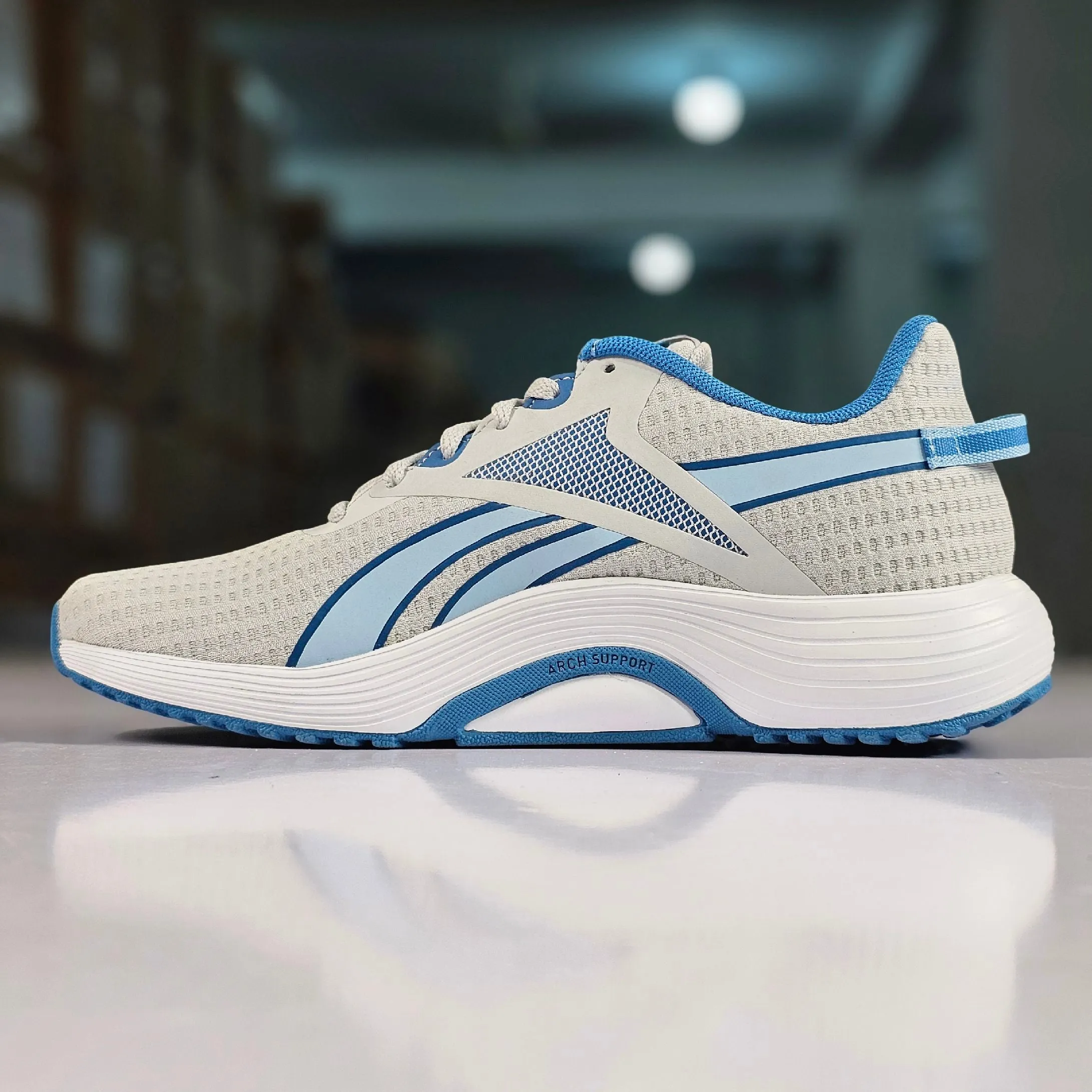 R18 - Women's Reebok Lite Plus 3