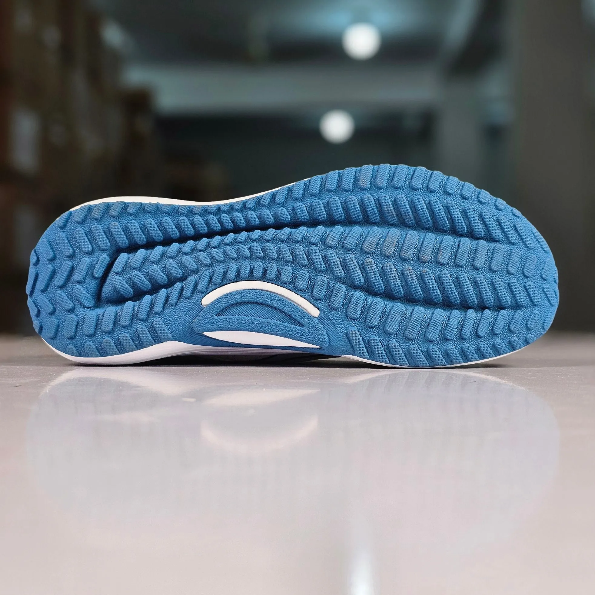 R18 - Women's Reebok Lite Plus 3