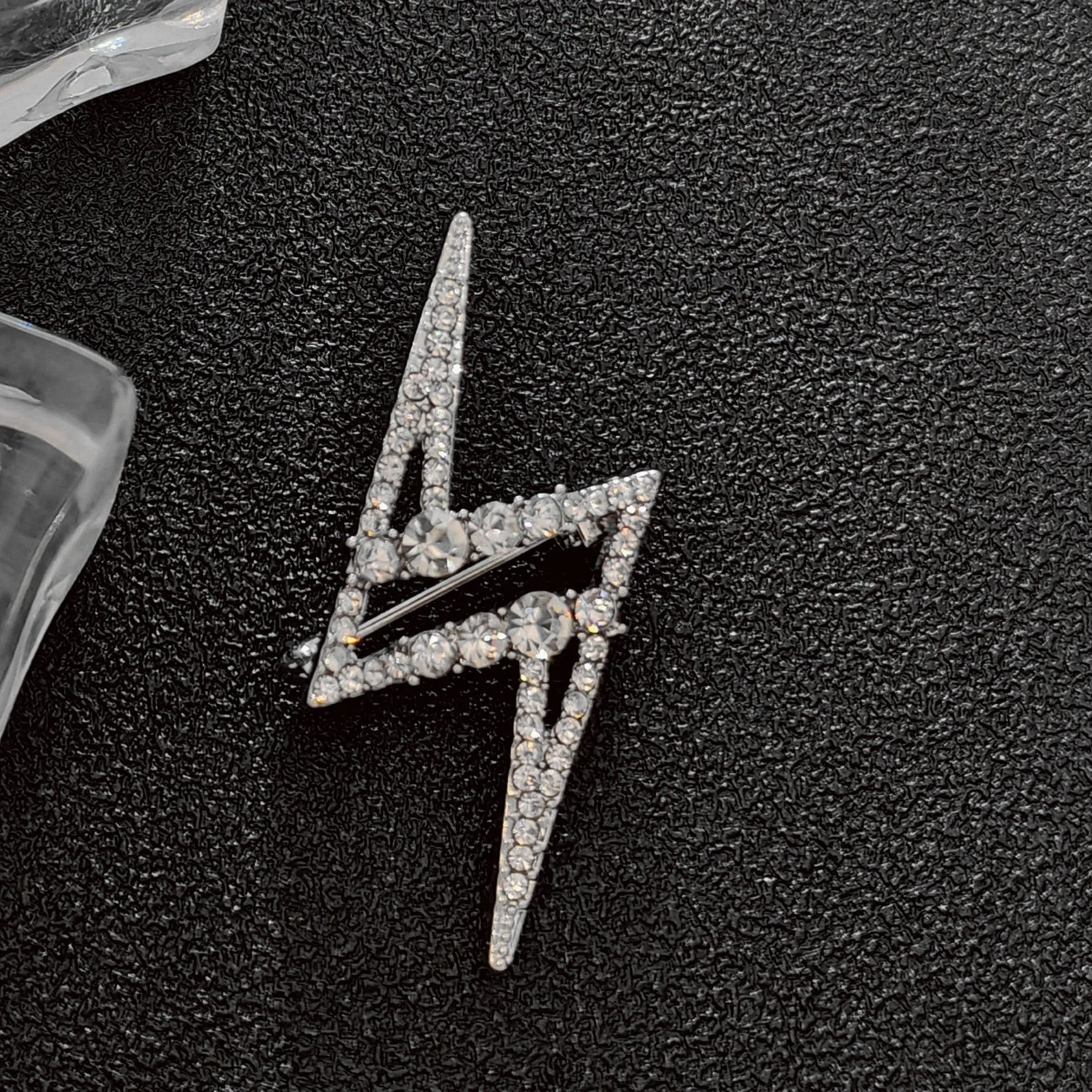 Silver Lightning Bolt Brooch for Unisex – Sparkling Large and Small Rhinestones – Trendy and Stylish Jewelry for Men and Women