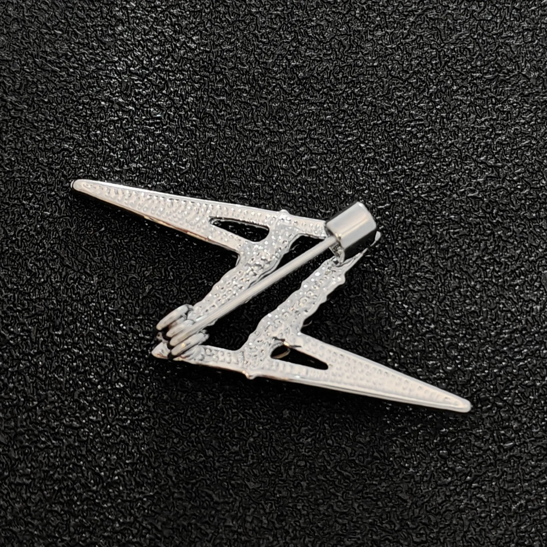 Silver Lightning Bolt Brooch for Unisex – Sparkling Large and Small Rhinestones – Trendy and Stylish Jewelry for Men and Women