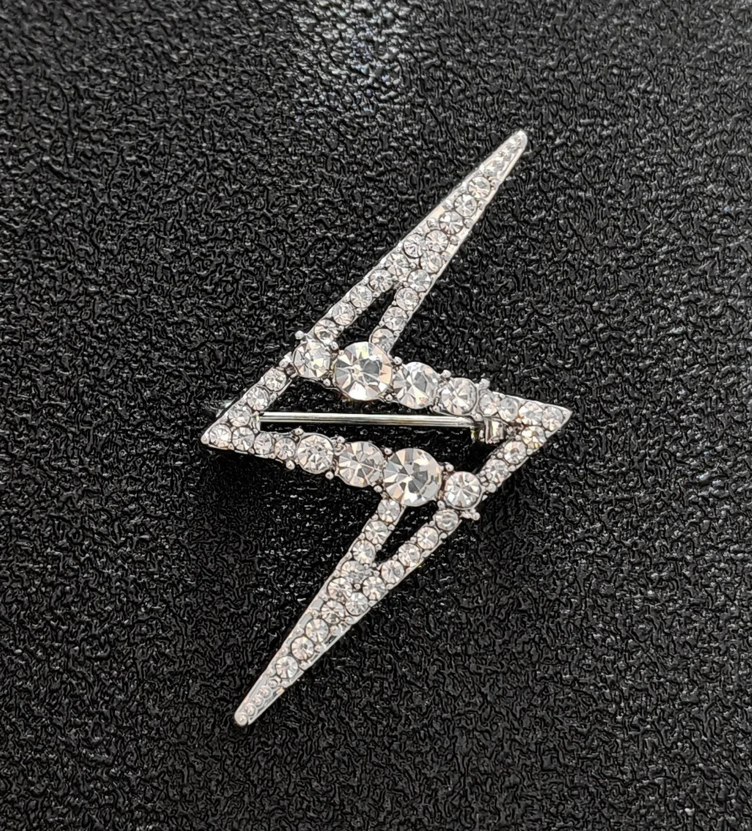 Silver Lightning Bolt Brooch for Unisex – Sparkling Large and Small Rhinestones – Trendy and Stylish Jewelry for Men and Women