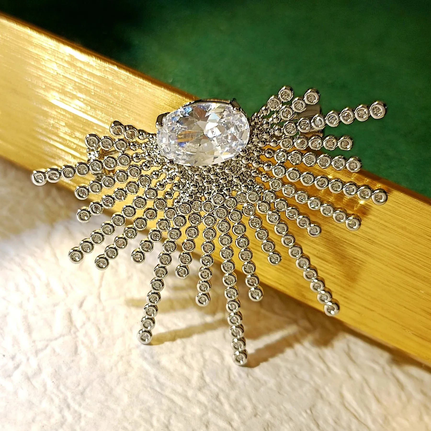 Stunning Splendid Silver Tone Cubic Zircon Sunburst Brooch Pin Daily Wear Jewelry